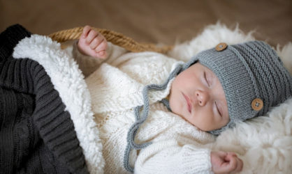 Как приучить ребенка спать в своей кроватке